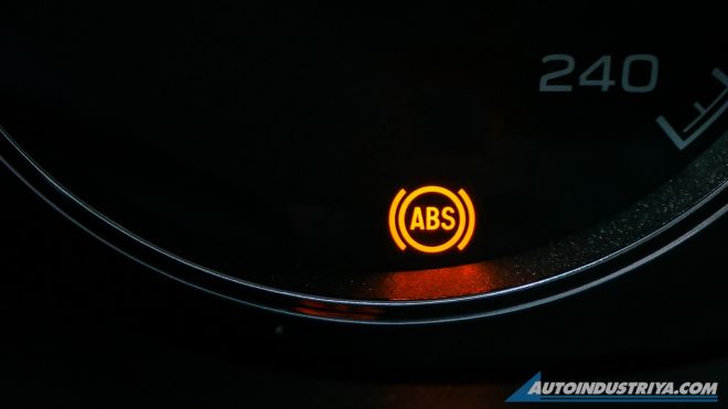 Drivers Ed: What your dashboard lights are trying to tell you image