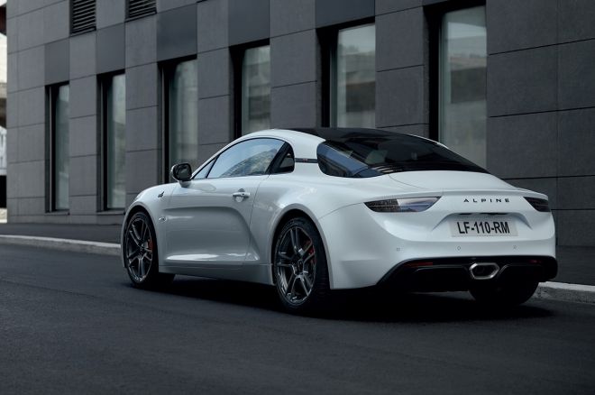 Look fast and go fast in the 292 horsepower Alpine A110S image