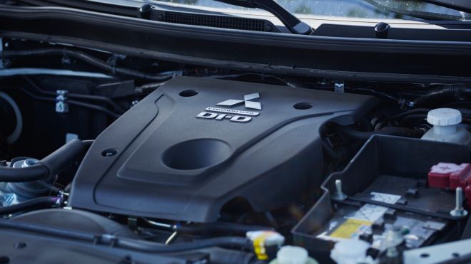 Mitsubishi Strada Drive image