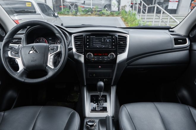 Mitsubishi Strada Drive image