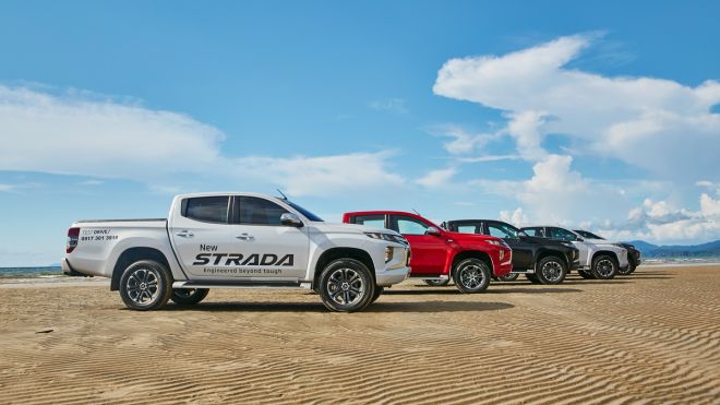 Mitsubishi Strada Drive image