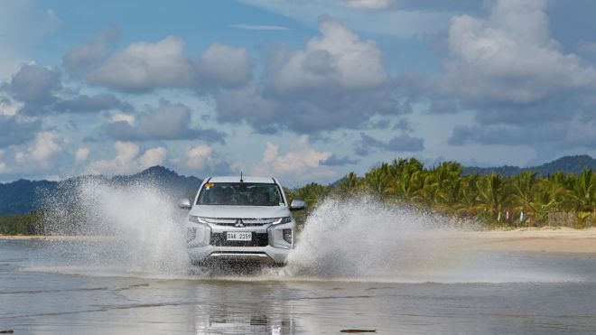 Mitsubishi Strada Drive image