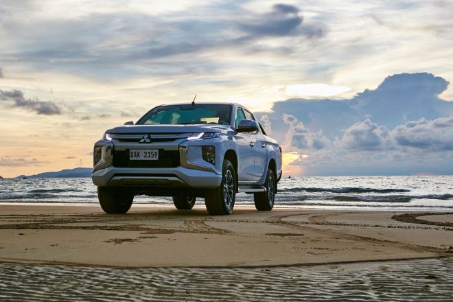 Mitsubishi Strada Drive image