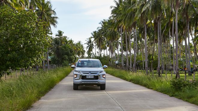 Mitsubishi Strada Drive image