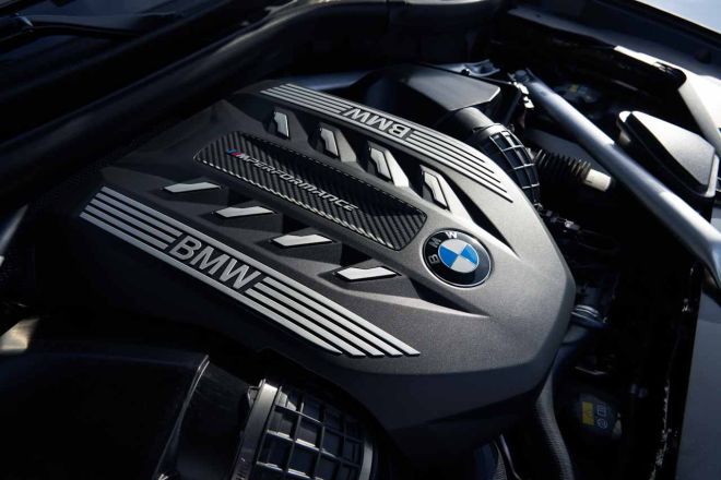 Yes, the 2020 BMW X6 has an illuminating grill image