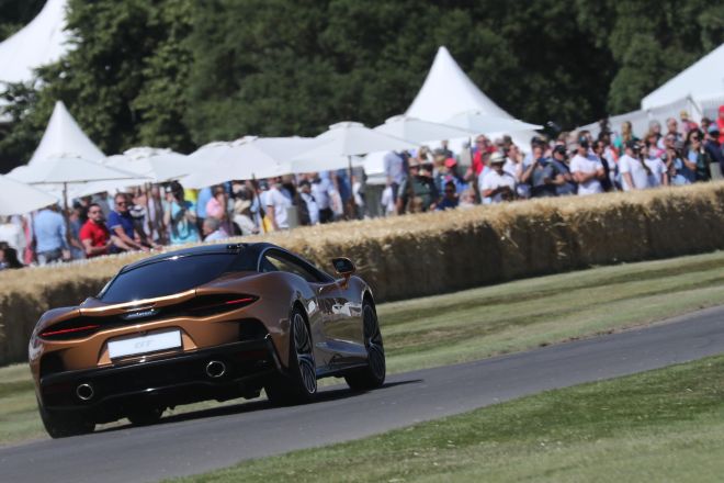 McLaren GT makes official debut at Goodwood image