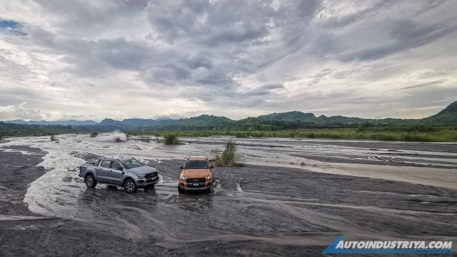 We drove the 2019 Ford Ranger Raptor on lahar with the exhaust ripped out image