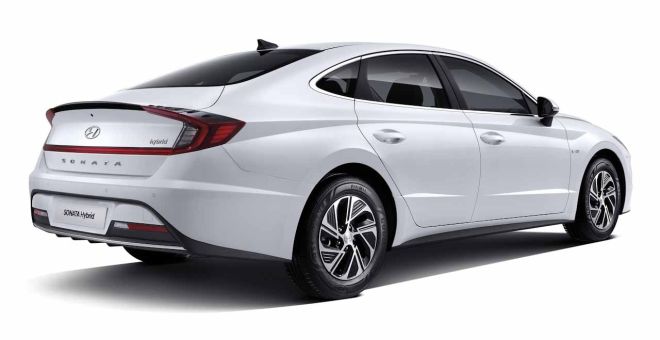 2020 Hyundai Sonata Hybrid gets its charge from the sun image