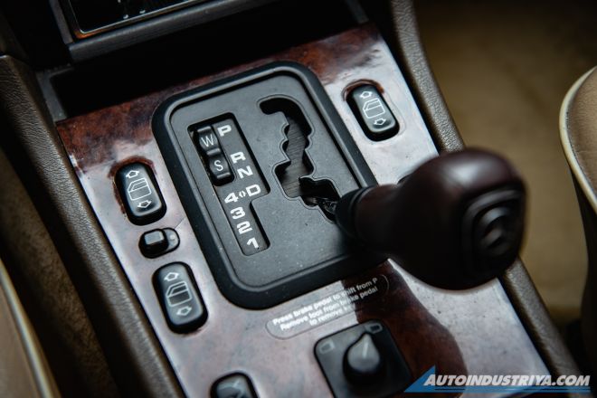 Mountainside driving the right way image