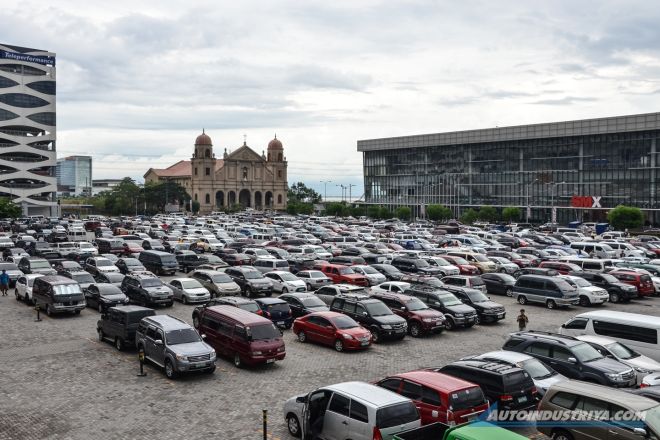 Congressman wants Php 100 parking fees for first 8 hours image