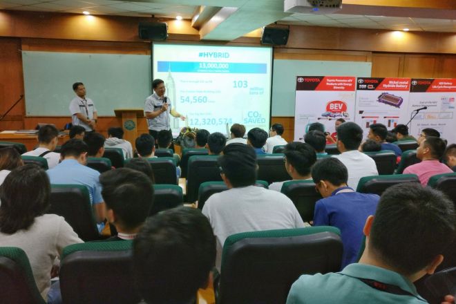 Toyota shows DLSU students benefits of hybrid electric vehicles image