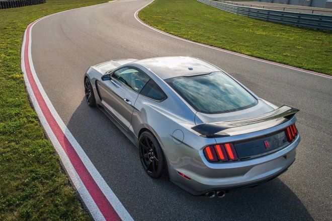 2020 Mustang Shelby GT350R receives GT500 goodies image