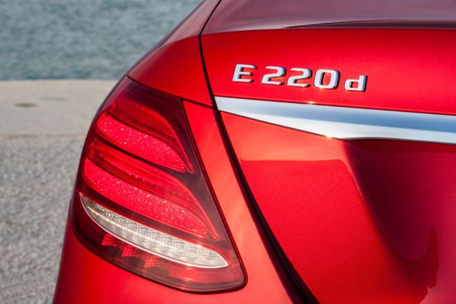Daimler could face 1 billion euro fine for diesel emissions cheat image