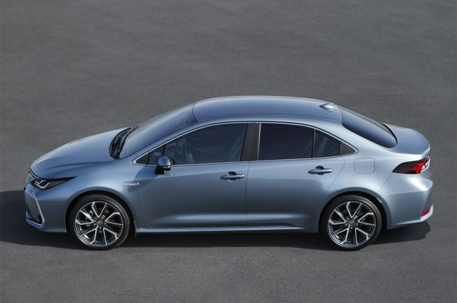 Here are all the prices for 2020 Toyota Corolla Altis including the Hybrid image