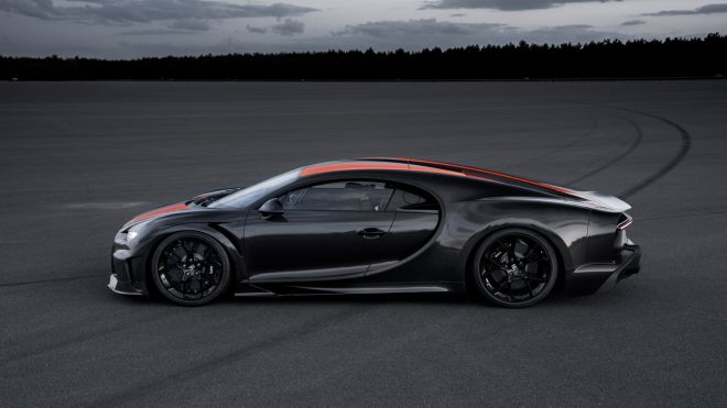 Bugatti sets 490.5 km/h top speed record with a Chiron image