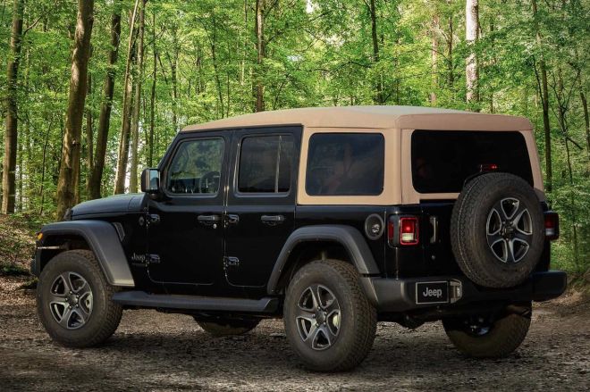 Go anywhere, or strut in style in 2020 Jeep Wrangler Willys, Black & Tan image