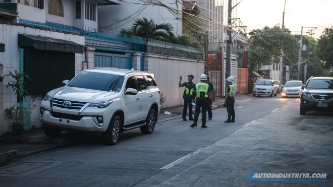 QC law enforcers crack down on street parking image