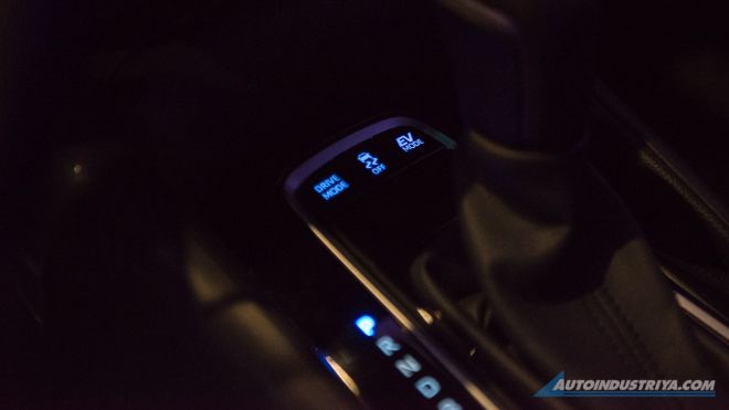 Php 1.580M will get you the 2020 Toyota Corolla Altis Hybrid image