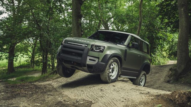 2020 Land Rover Defender is the luxurious solution to Metro Manila floods image