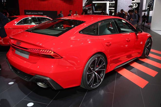 Lose your license in 3.6 seconds with the Audi RS7 image