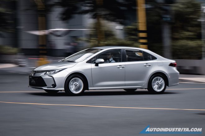 Toyota Corolla Altis Hybrid image