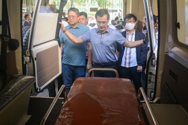 City of Manila gets a pair of Land Cruiser Ambulances image