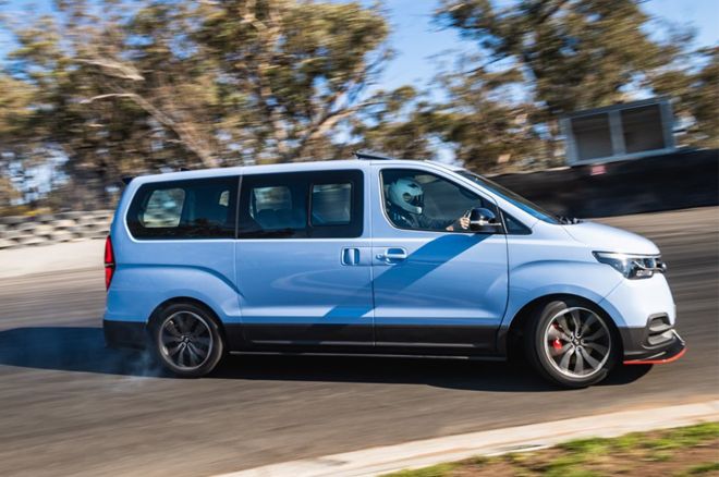 Hyundai Grand Starex Drift Bus image