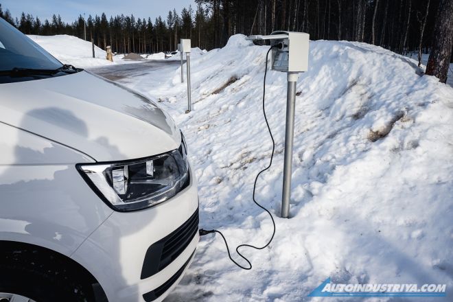 Six Tips for Driving on Snow and Cold Climate image