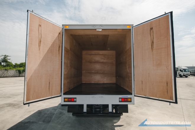 Fuso Canter FE image