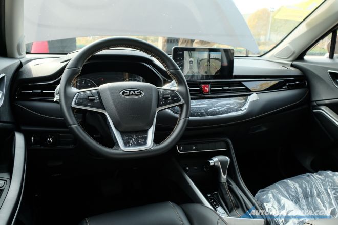 First Impressions: 2020 JAC T8 pick-up and S4 compact crossover image