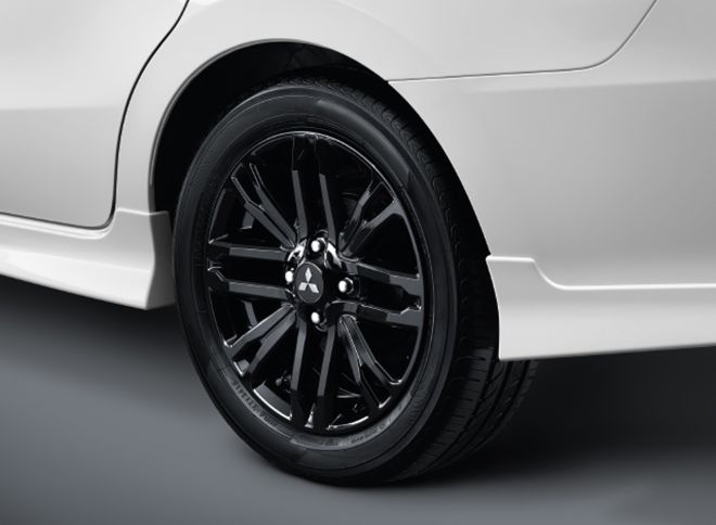 Mitsubishi Mirage G4 accessories image