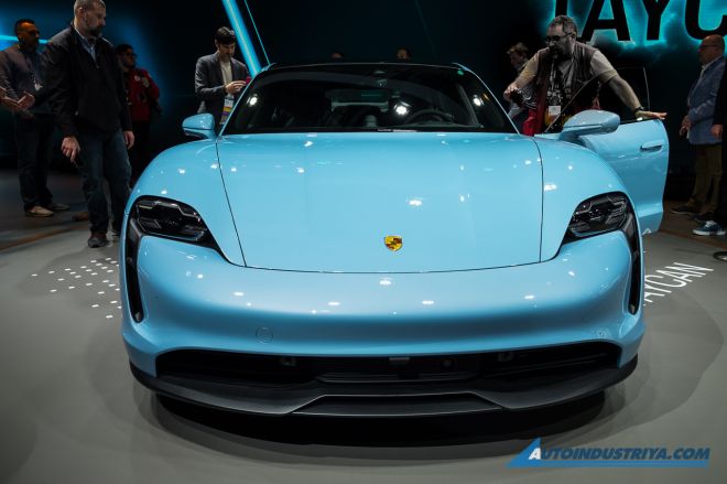 2020 Porsche Taycan 4S world premiere image