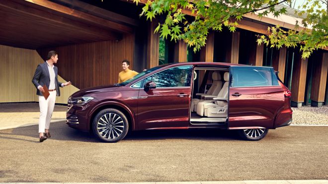 2020 Volkswagen Viloran is a Toyota Alphard fighter image