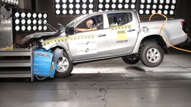 This crash test shows why airbags are important image