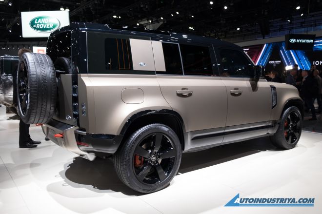Build and buy your Land Rover Defender for Php 6.09 M image