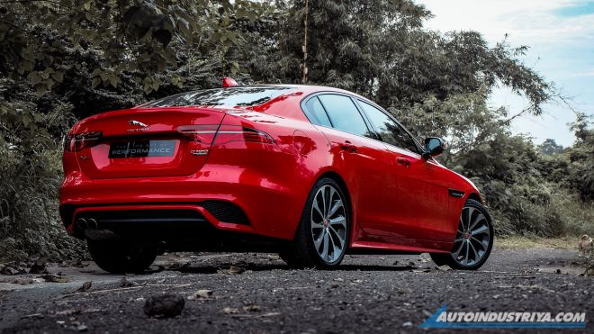 2020 Jaguar XE R-Dynamic image