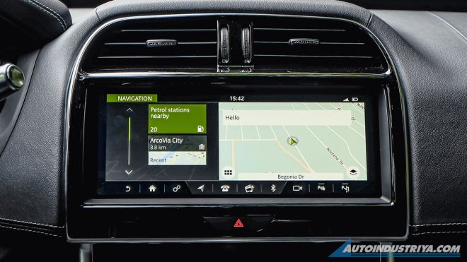 2019 Jaguar XE D180 R-Dynamic SE image
