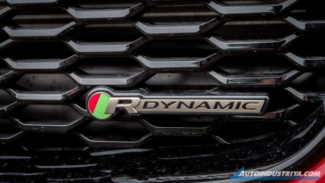 2019 Jaguar XE D180 R-Dynamic SE image