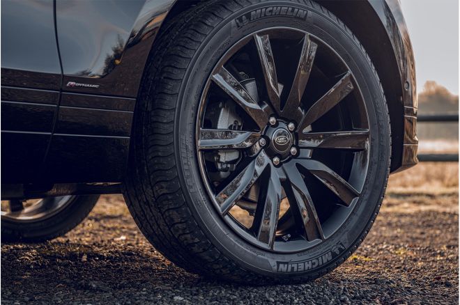 This Range Rover Velar trades chrome for an all-black look image