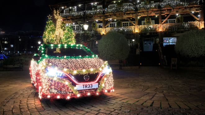 Nissan turns the Leaf into a Christmas tree on wheels image