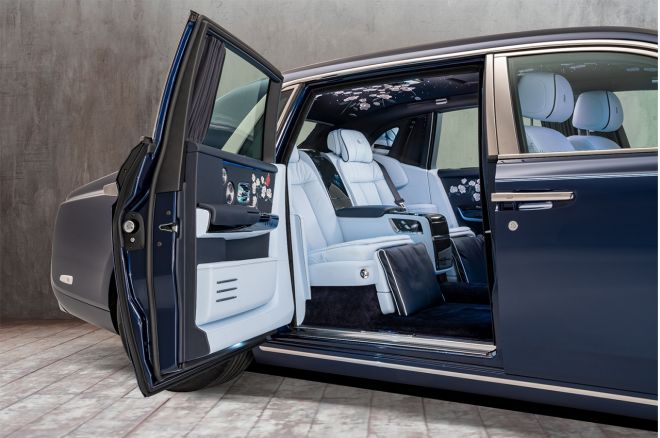 This Rolls-Royce Phantom has a rose garden interior image