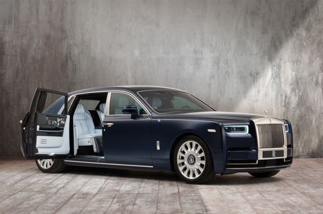 This Rolls-Royce Phantom has a rose garden interior image