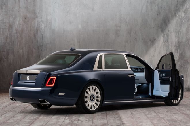 This Rolls-Royce Phantom has a rose garden interior image