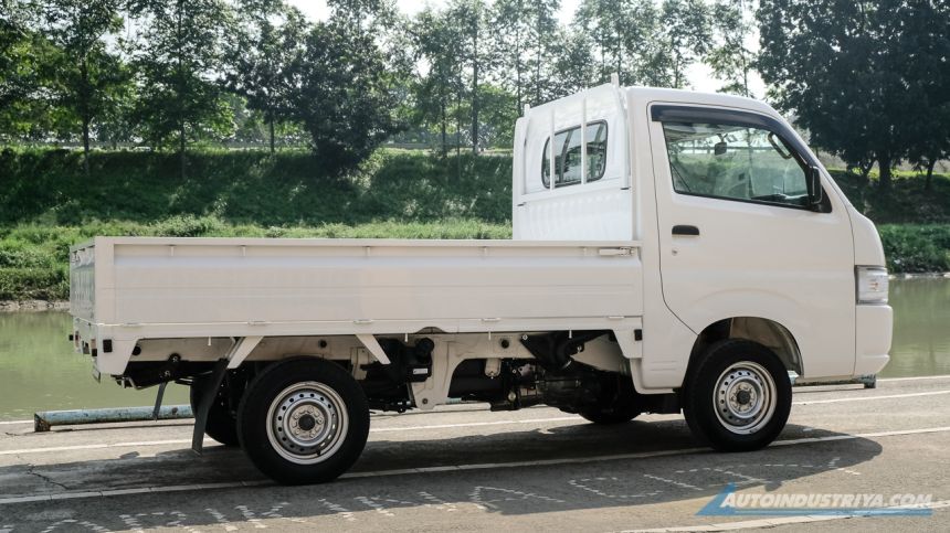 Spec Check: 2022 Toyota Lite Ace Pick-up vs. Suzuki Carry Truck image