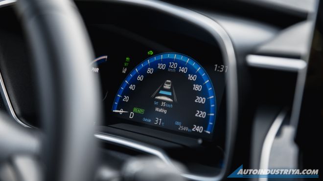 We experience how Toyota Safety Sense works, and it is brilliant image