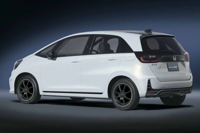 2020 Honda Jazz Modulo X sprouts a grill image