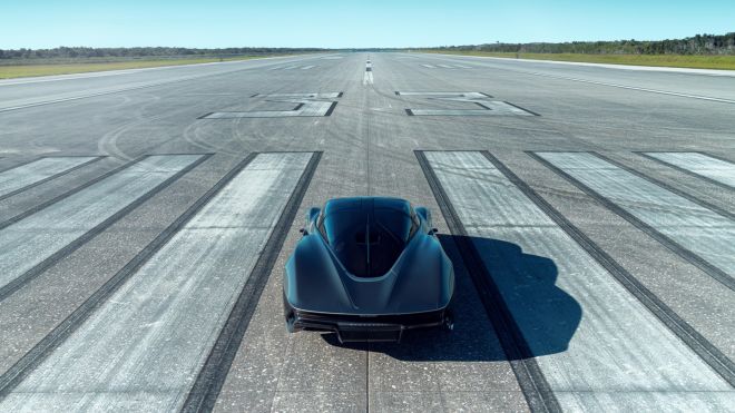 McLaren Speedtail hits 403 km/h 30 times during testing image