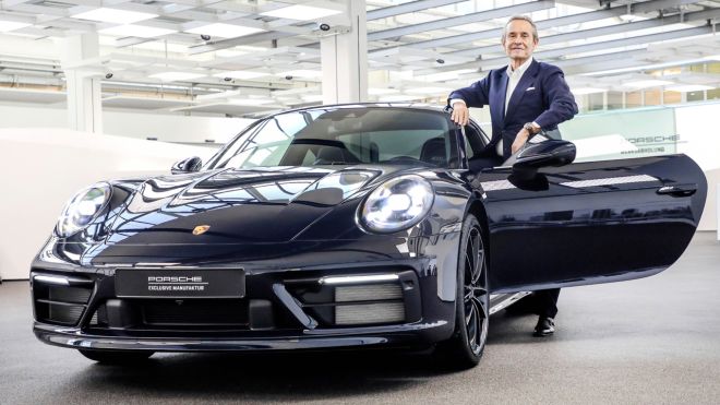 This special Porsche 911 is a tribute to racing legend Jacky Ickx image
