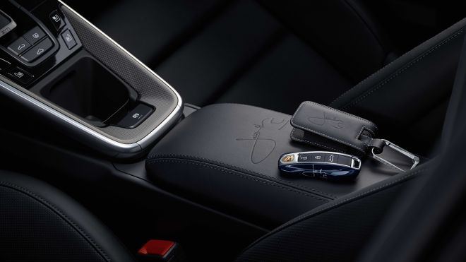 This special Porsche 911 is a tribute to racing legend Jacky Ickx image