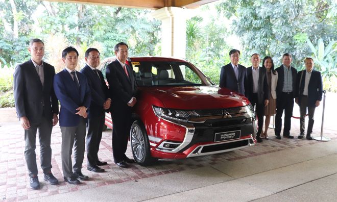 Mitsubishi PH will soon have showrooms that can charge EVs, PHEVs image